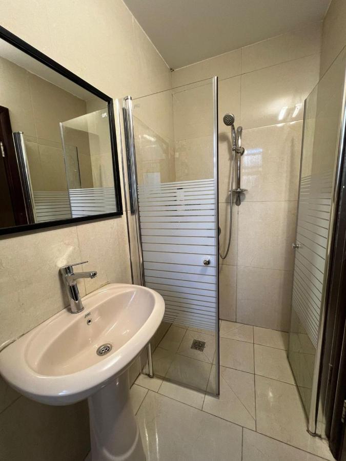 Central Ben Yehuda Apartment Jeruzalem Buitenkant foto